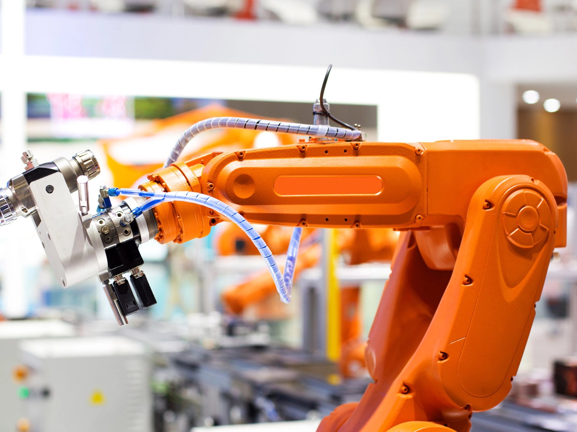 Industrieroboter mit einem Werkzeugarm